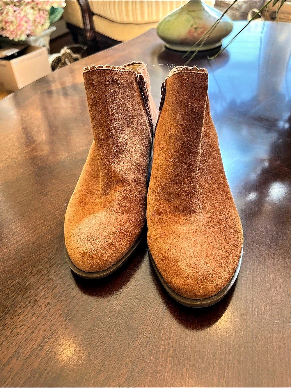 Crown & Ivy Keegan Scallop Booties Brown